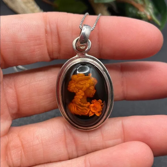 Jane Seymour carved amber pendant necklace 925 A35 - Picture 3 of 6
